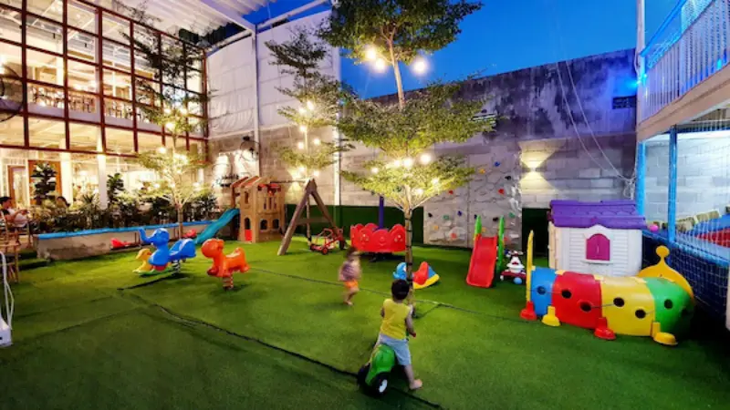 Mô hình quán cafe 2 tầng kết hợp khu vui chơi Trẻ Em (Kids Cafe)