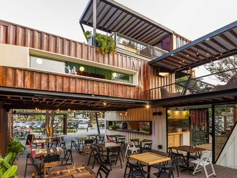 Mô hình cafe ngoài trời kết hợp không gian trong nhà (Indoor - Outdoor Hybrid)