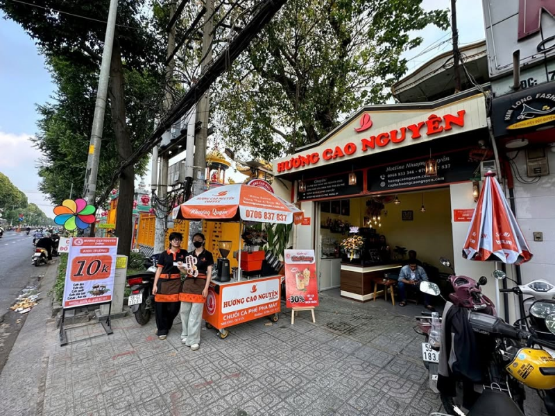 Mô hình nhượng quyền xe cafe take away kết hợp quán của Hương Cao Nguyên