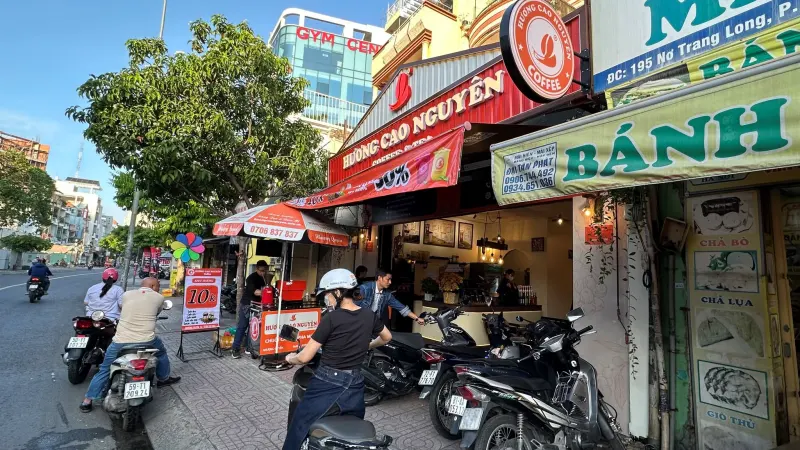 Mô hình quán cafe take away có chỗ ngồi nhỏ