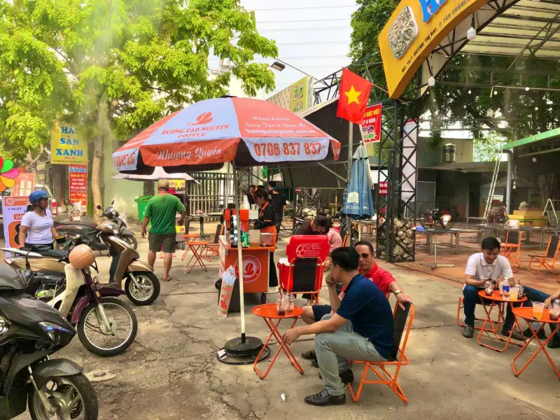 Mô hình quán cafe cóc vỉa hè kết hợp mặt bằng quán ăn, quán nhậu