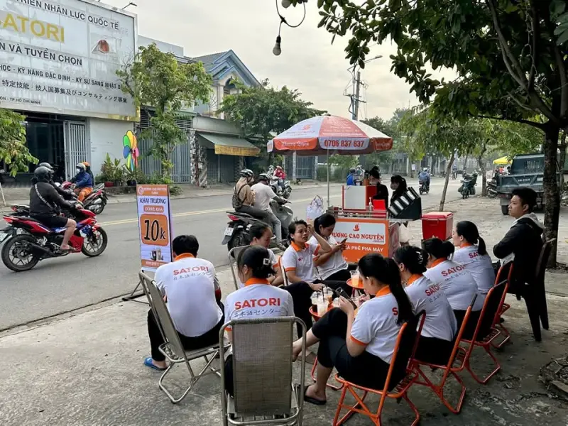 Mô hình xe cafe take away kết hợp không gian vỉa hè